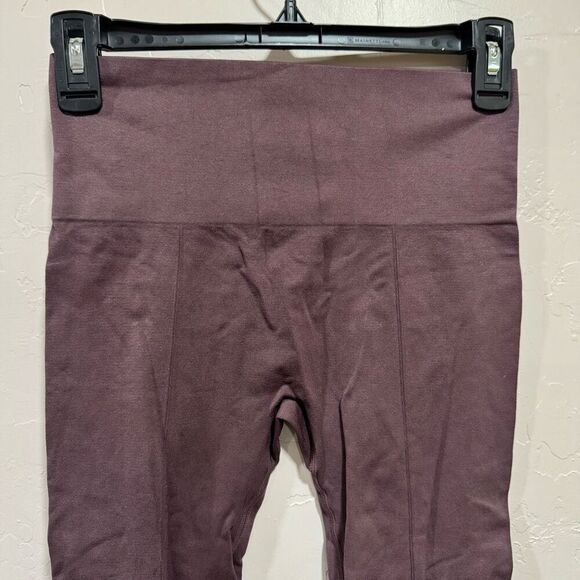 Yummie Plum tummy control leggings Size s/m - Picture 2 of 5